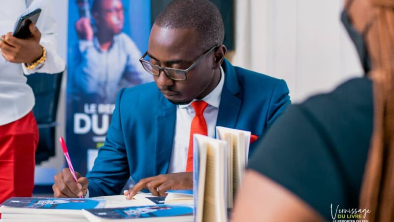 RDC: Vernissage du livre “Le Reporter du Feu” du journaliste Fidèle Kitsa