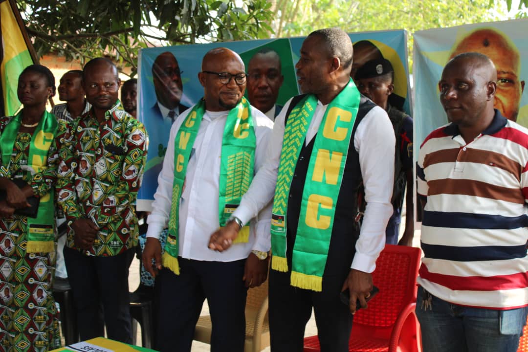 Kisangani / Vacances parlementaires: Le duo CNC Boliki – Bolongue porté en triomphe au Quartier Pumuzika (Récit)