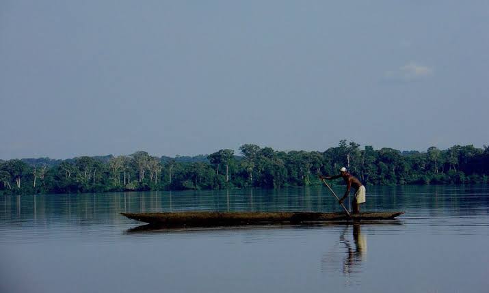 Kisangani : Calvaire à la traversée du fleuve Congo entre deux rives, le prix grimpe de 300 à 1000 FC (Reportage)