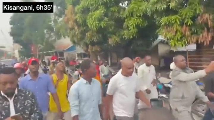 Marche de santé : En culotte, quand Martin Fayulu hume l’air frais dans les rues de Kisangani (Vidéo)