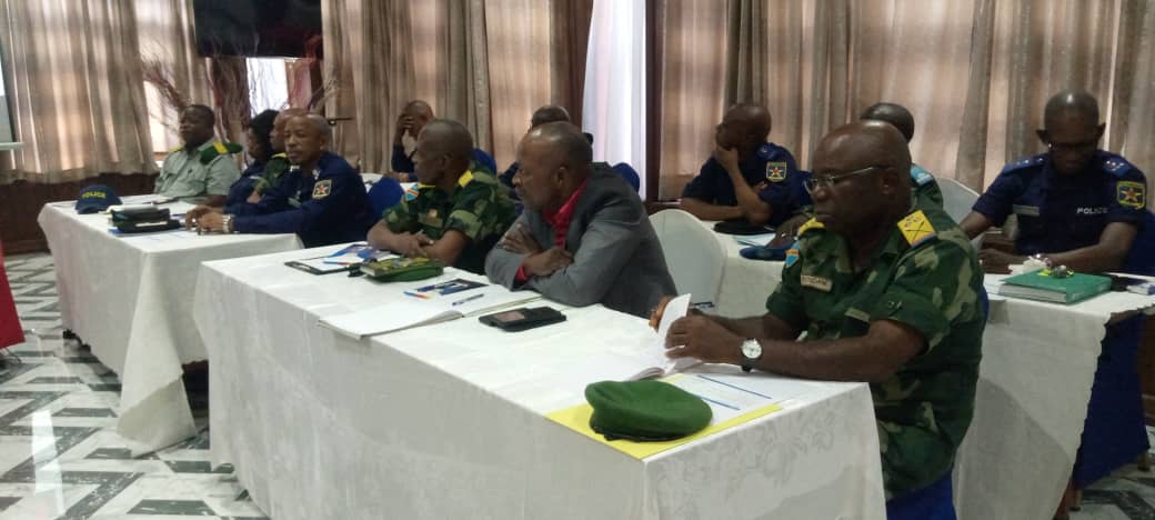 Kisangani: Les officiers de l’armée et de la police sensibilisés sur la traite des personnes par APLTP
