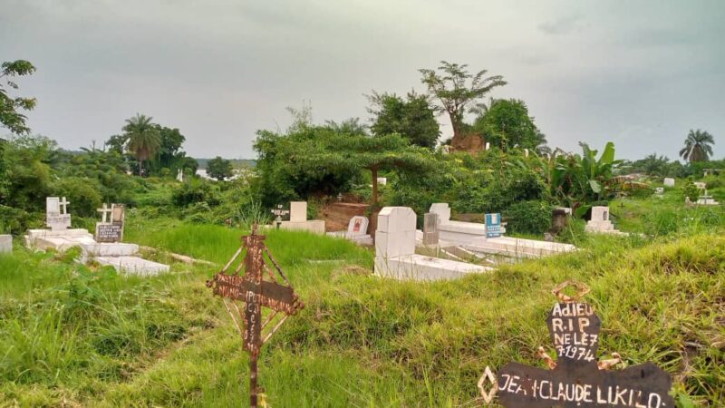 KISANGANI : 1er août 2022, une journée des parents célébrée aussi dans les cimetières (Reportage)