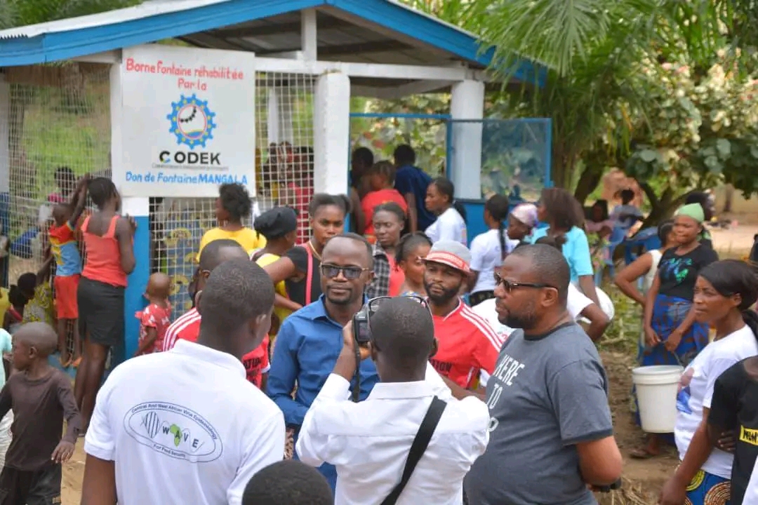Kisangani : La borne fontaine de la cité pilote de Kabondo relancée après 3 ans d’interruption, œuvre de la CODEK